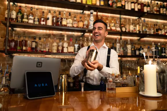 Comment le bar à cocktails torontois Aura reste attaché à la qualité avec l’aide de Square