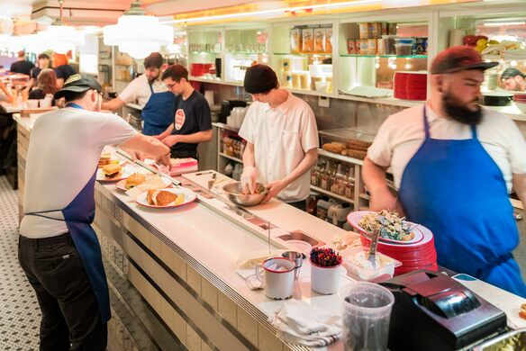 4 Ways to Make Scheduling Easier at Your Restaurant