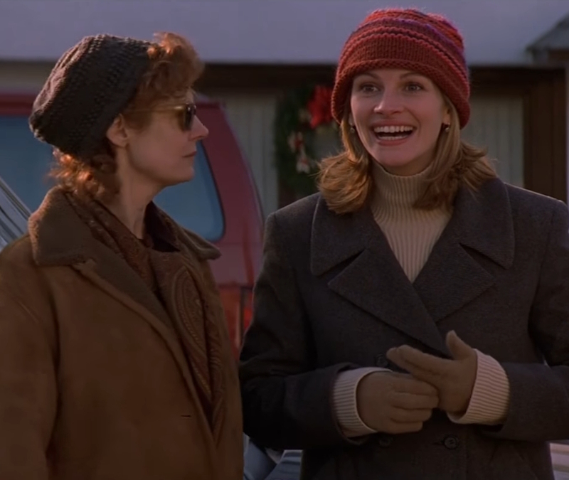 alt="Susan Sarandon walks up to Julia Roberts in autumn clothing in Stepmom"