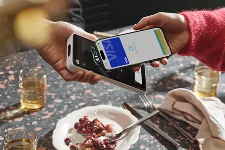 Tableside Ordering and Pay-at-Table Technology: A Complete Guide for Modern Restaurants