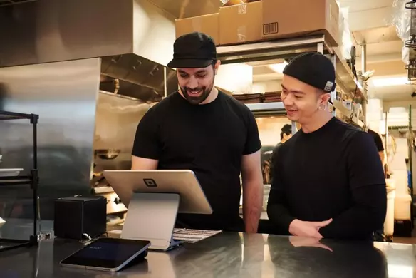 Comment un fondateur de la Colombie-Britannique est passé de la technologie au tahini et a la chaîne de restaurants rapides à succès Superbaba avec Square