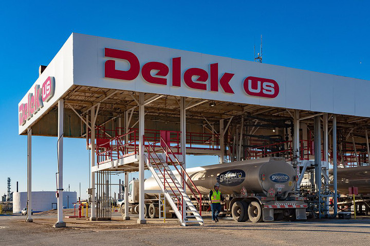 Delek Pushes Back At Carl Icahn Proxy Contest