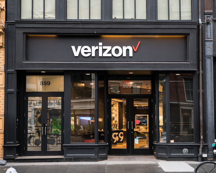 Verizon Beats on Earnings But Shares Fall 2%